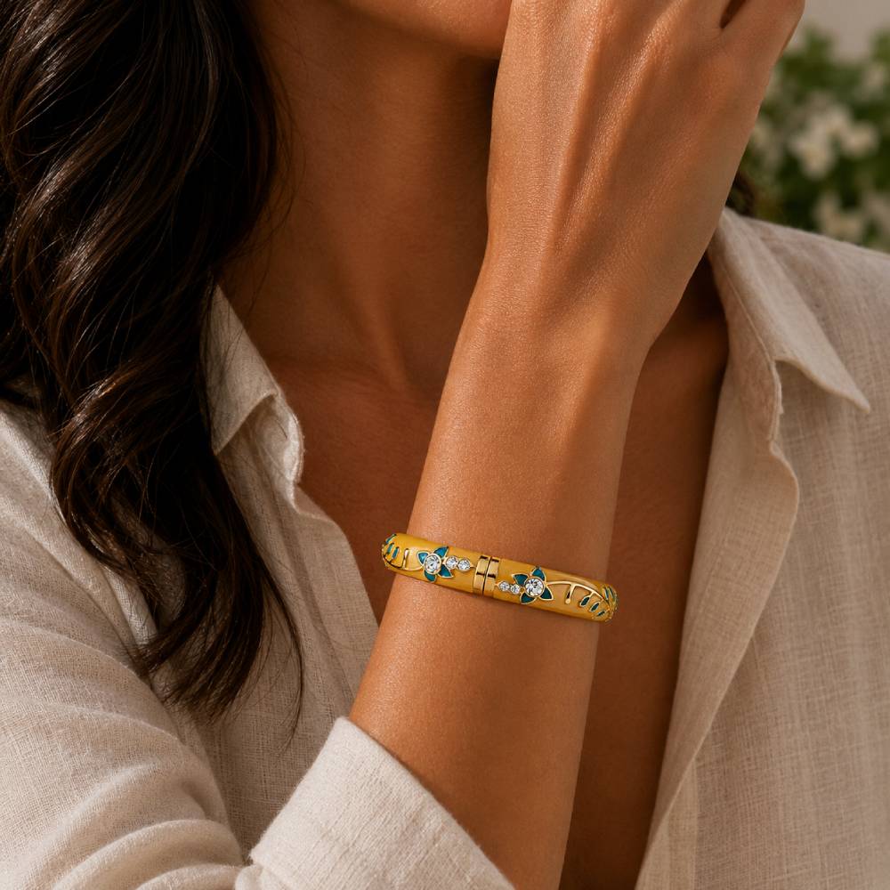 gold-bangle-yellow-blue-strass-model